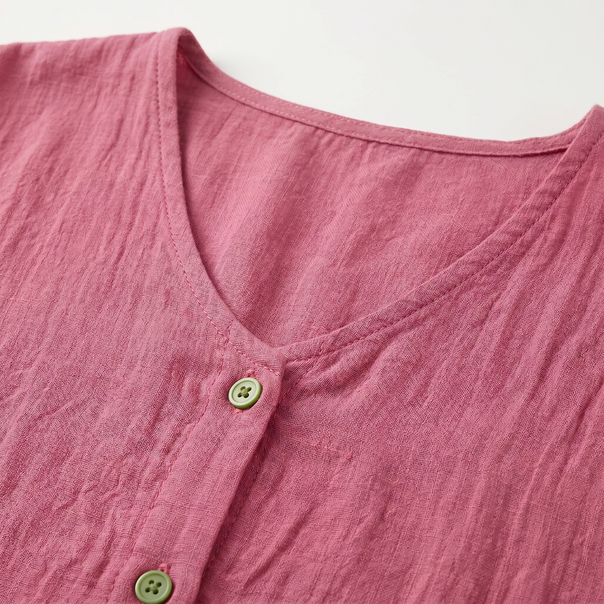 Women's Crinkled Cotton Button-Up Shirt with V-Neck and 3/4 Sleeves