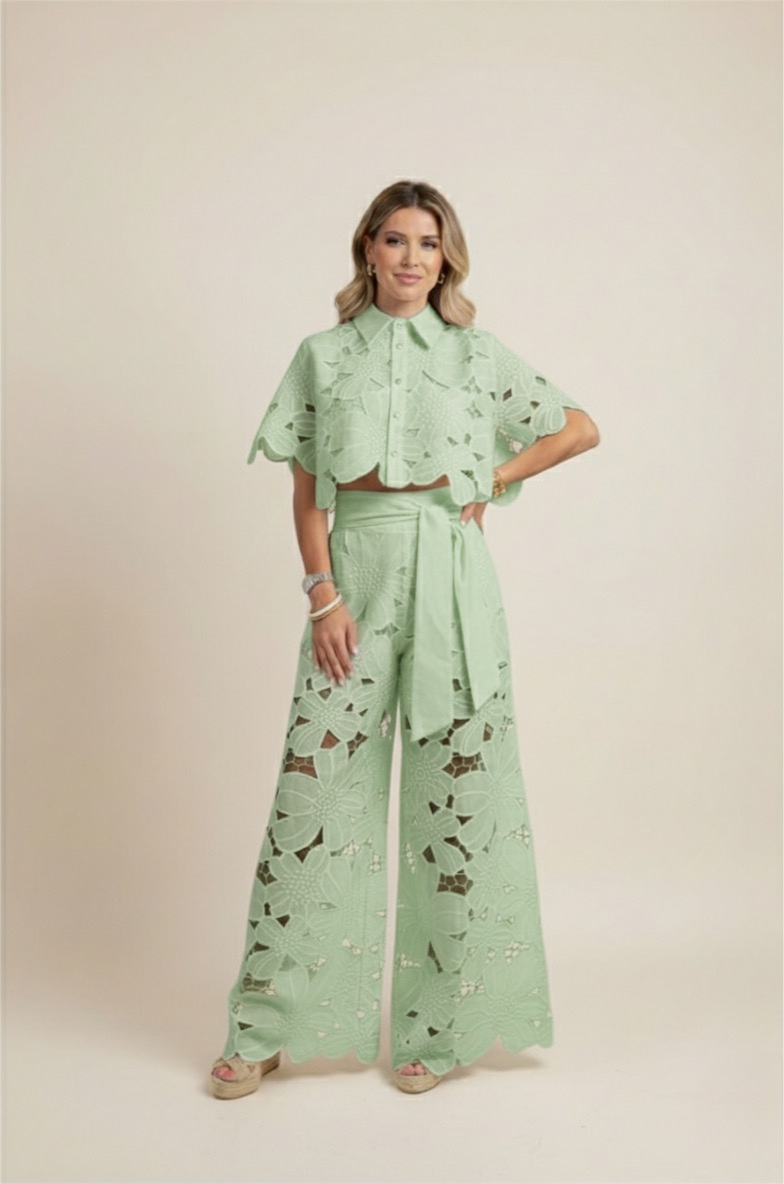 Women's Floral Two-Piece Set with Crop Top and Pants