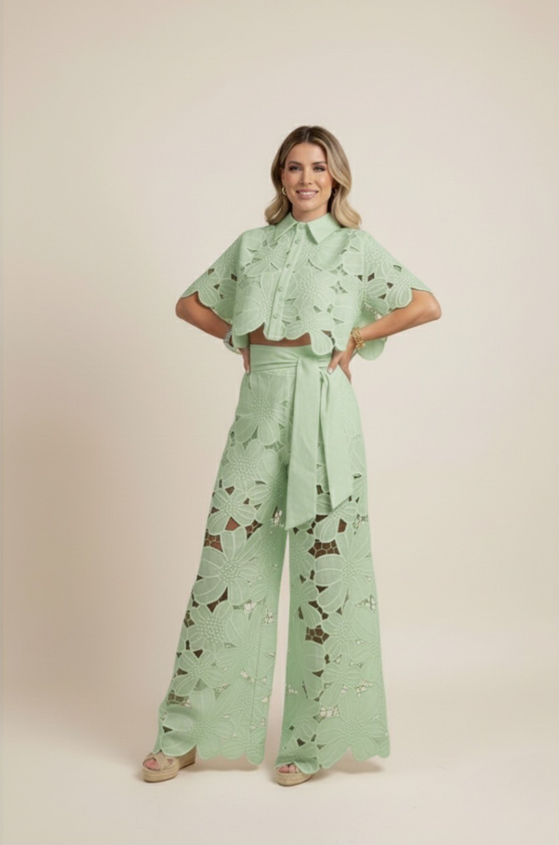 Women's Floral Two-Piece Set with Crop Top and Pants