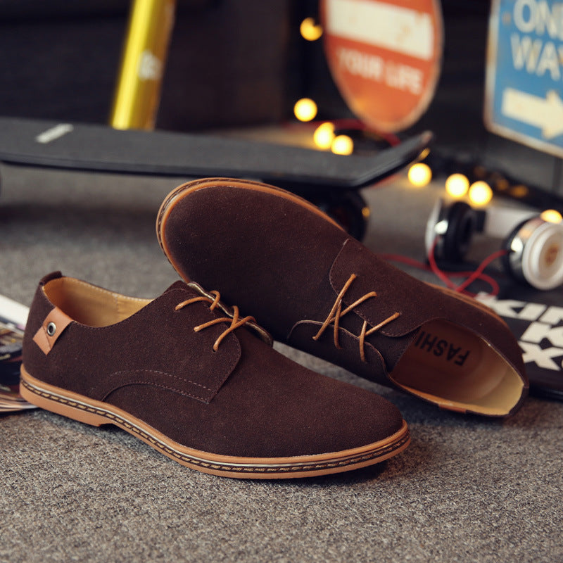 Men's Lace-Up Low-Profile Casual Shoes with Contrasting Sole