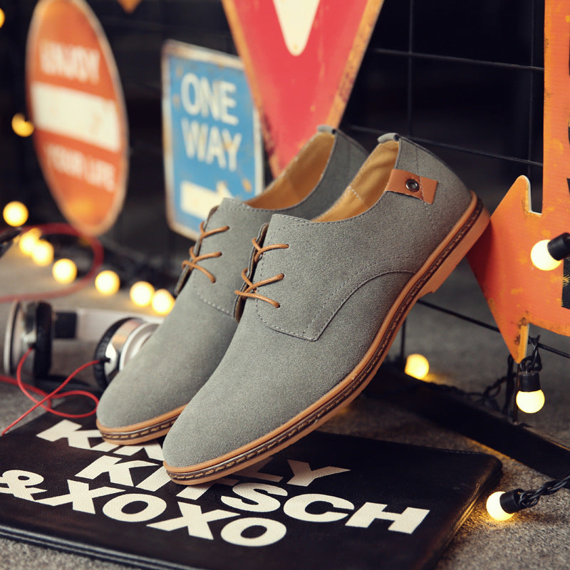 Men's Lace-Up Low-Profile Casual Shoes with Contrasting Sole