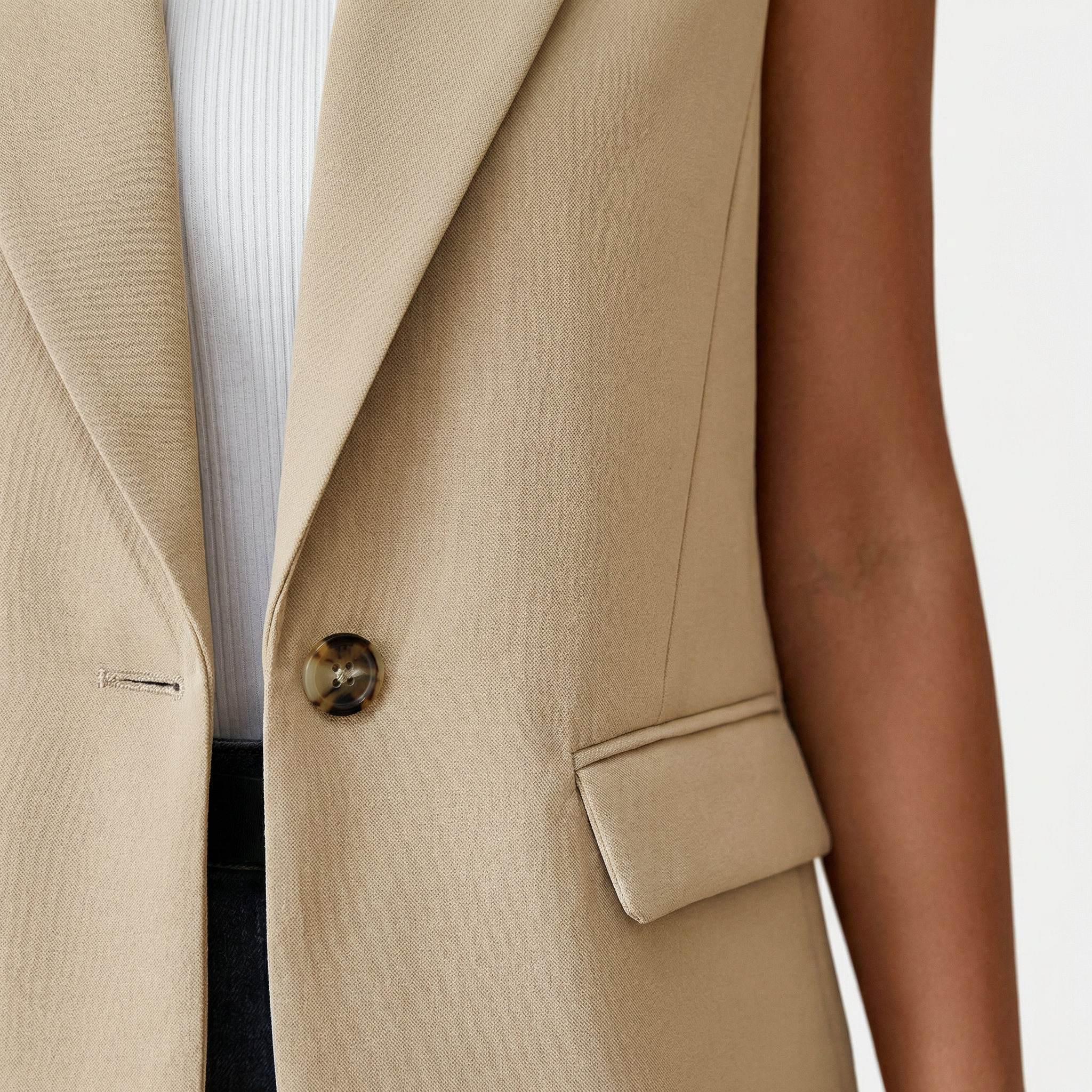 Women's Tailored Sleeveless Blazer with Notched Lapels