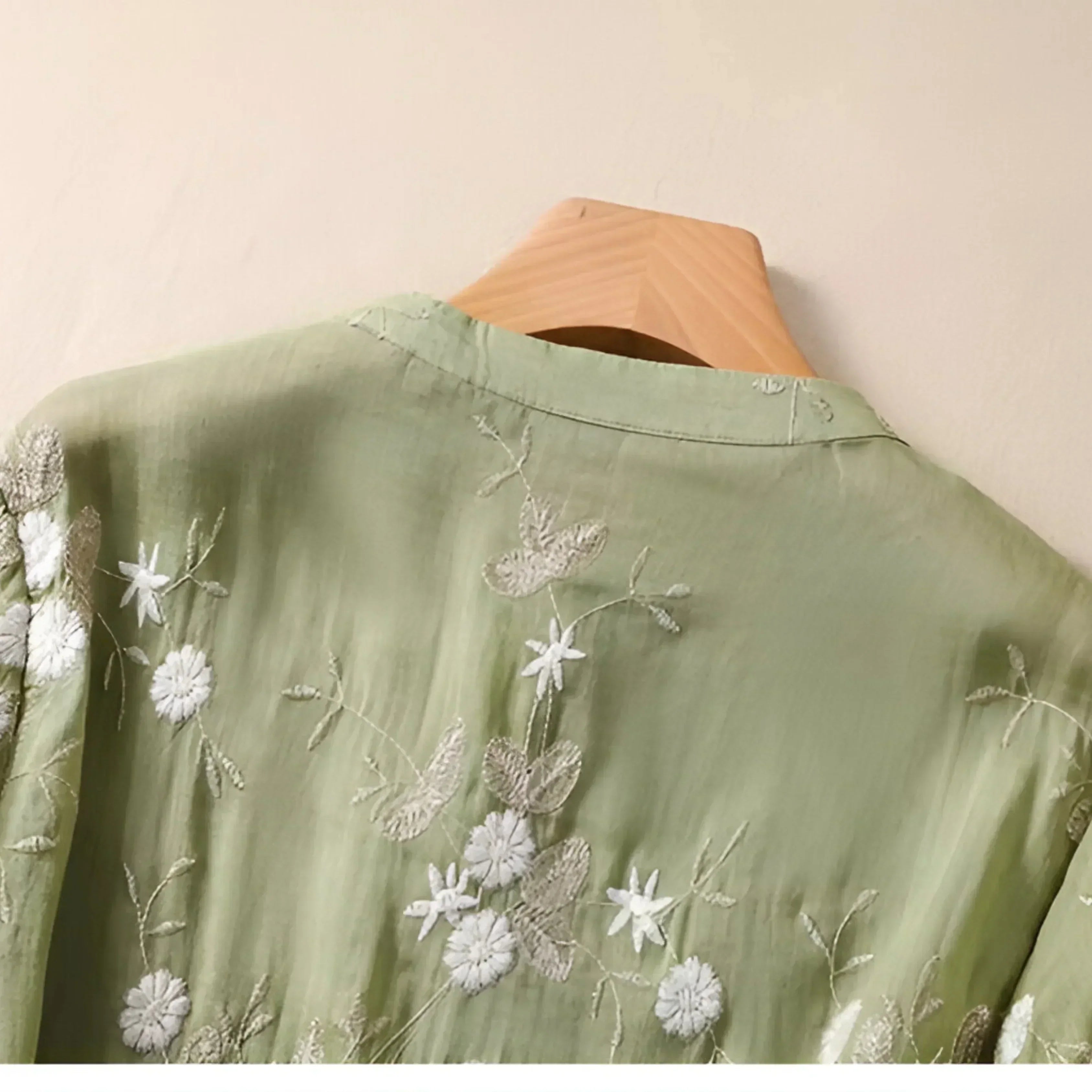 Women's Relaxed Cotton Blouse with Floral Embroidery