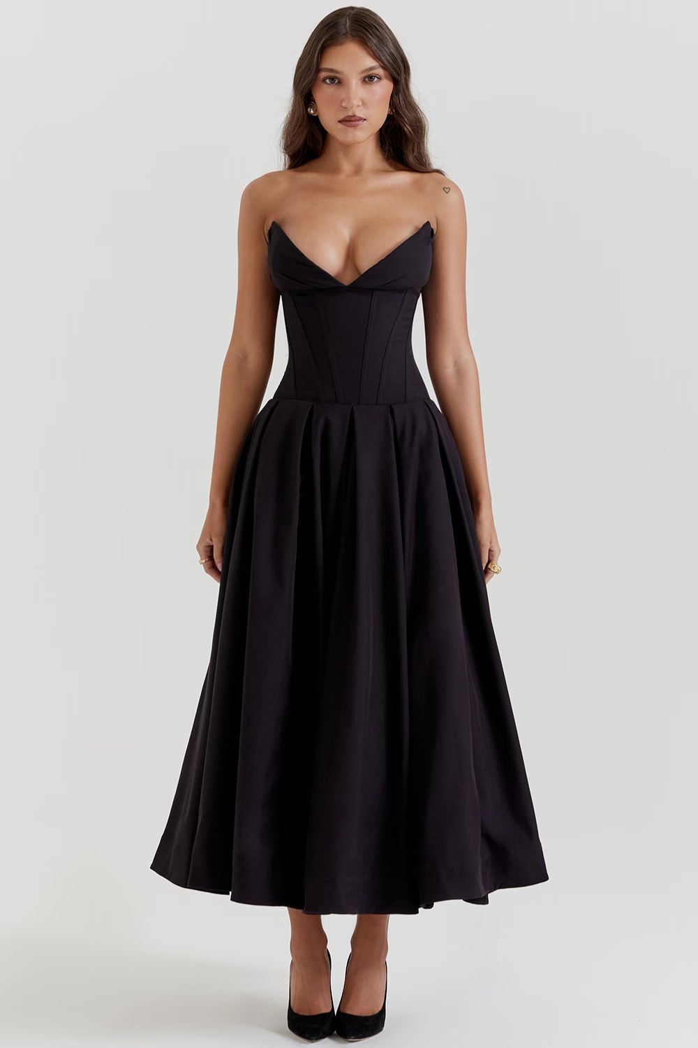 Black Sculpted Maxi Dress with Voluminous Skirt