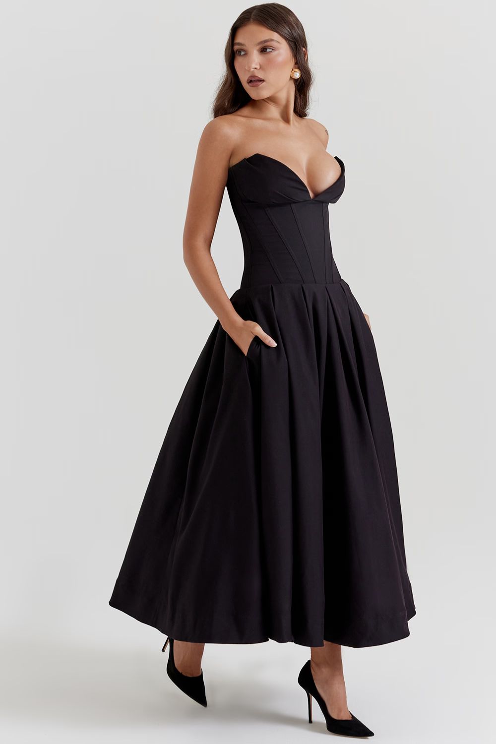 Black Sculpted Maxi Dress with Voluminous Skirt