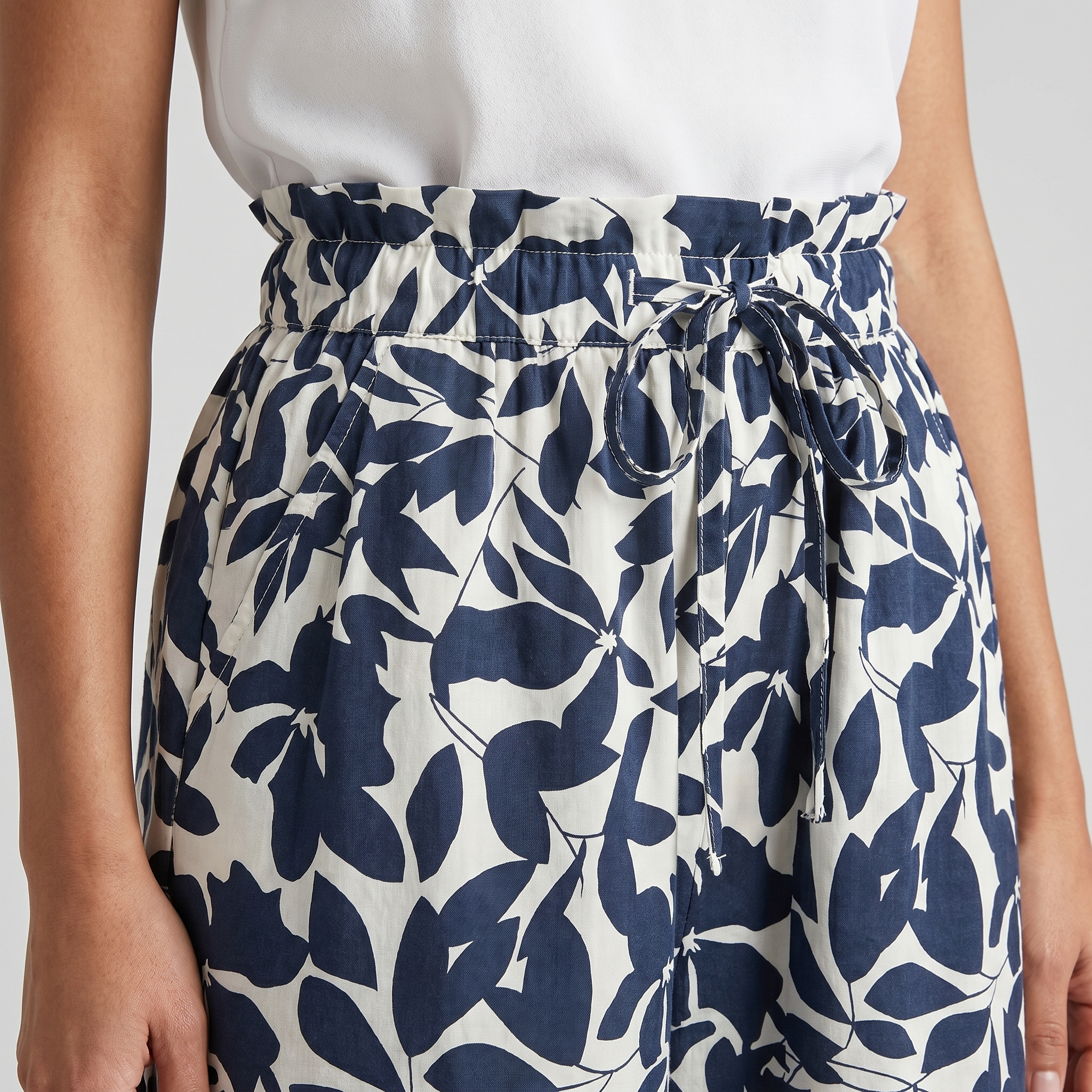 Women's Relaxed Wide-Leg Pants with Floral Print