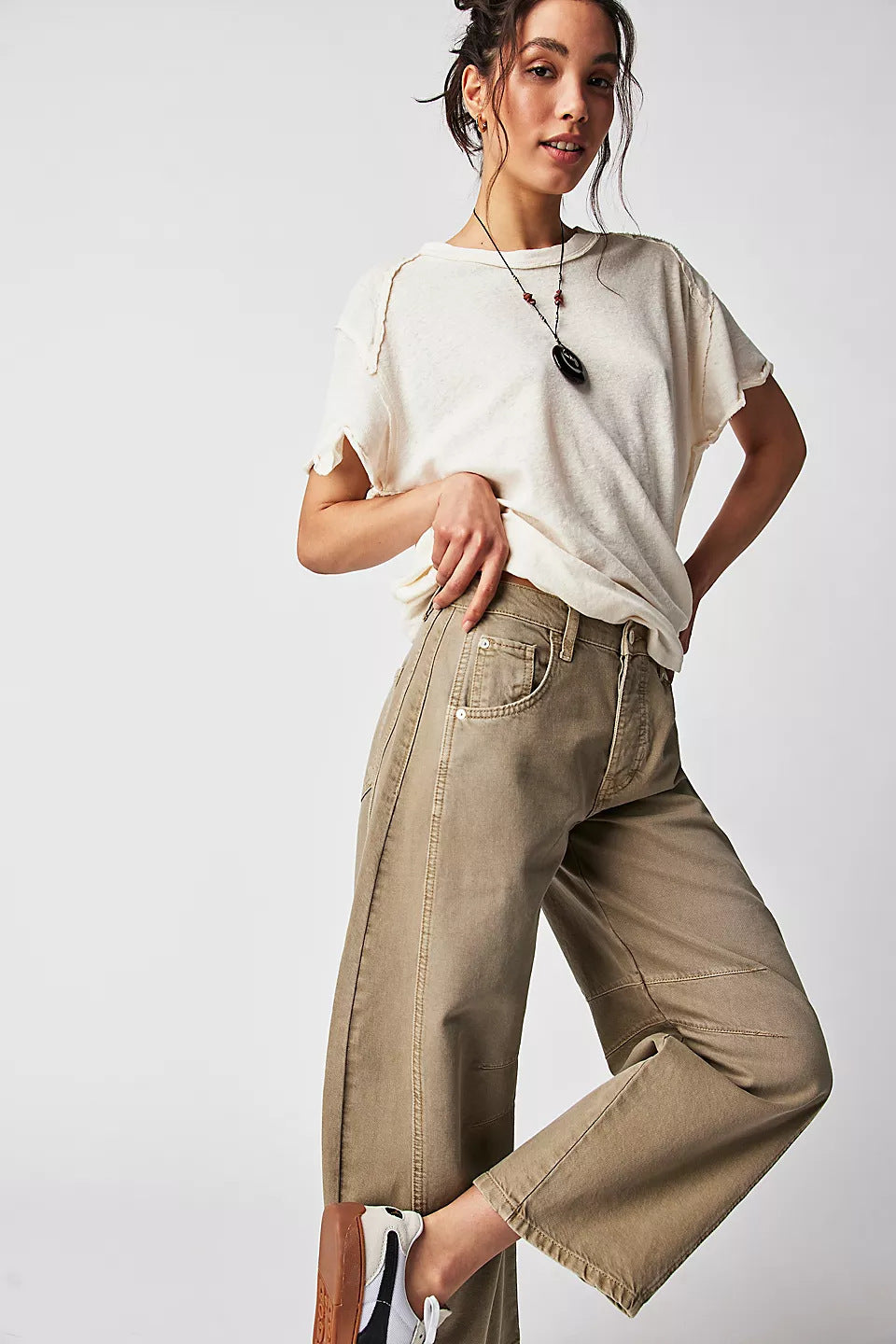Women's Wide-Leg Denim Jeans with Contrast Seam Detail