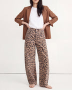 Women's Wide-Leg Denim Jeans with Contrast Seam Detail
